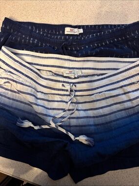 Vineyard Vines Navy and White Striped Ombre Lounge Shorts bundle size large